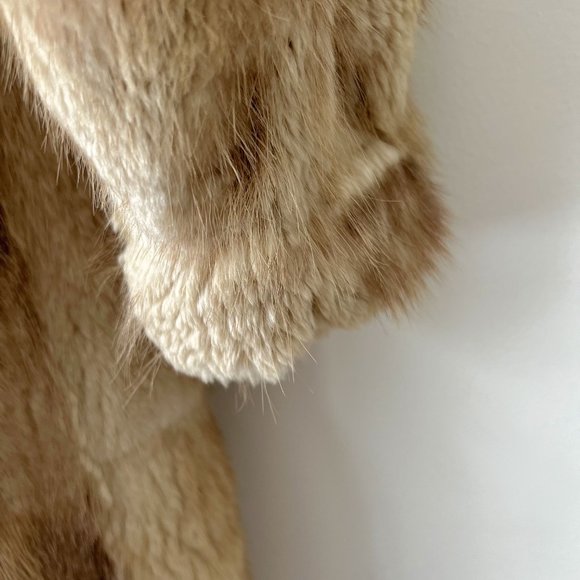 Vintage Luxury Genuine Fur coat - Picture 7 of 16